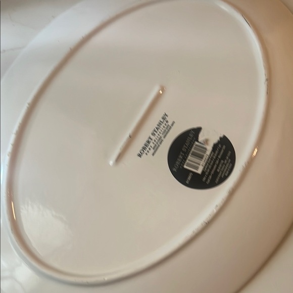 Robert Stanley Oval Platter featuring Cardinals and Pine leaves - Picture 6 of 7